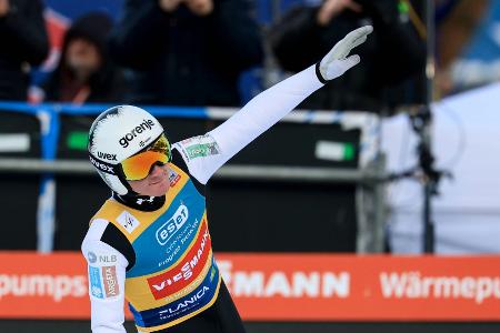 Sturz knapp vermieden: Prevc sorgt für Schreckmoment