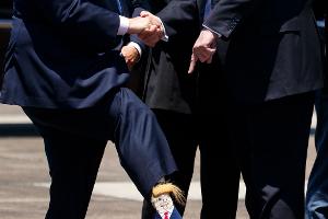 Russische Abgeordnete haben bei ihrem ersten US-Besuch seit mehr als zehn Jahren als Geschenk Socken mit dem Bildnis von Präsident Donald Trump geschenkt bekommen. (Symbolbild)