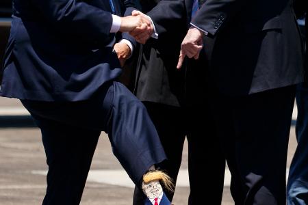 Russische Abgeordnete haben bei ihrem ersten US-Besuch seit mehr als zehn Jahren als Geschenk Socken mit dem Bildnis von Präsident Donald Trump geschenkt bekommen. (Symbolbild)