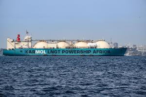 Gas-Frachter vor Dakar an der Küste von Senegal: LNG aus Afrika spielt eine wachsende Rolle. (Archivbild)