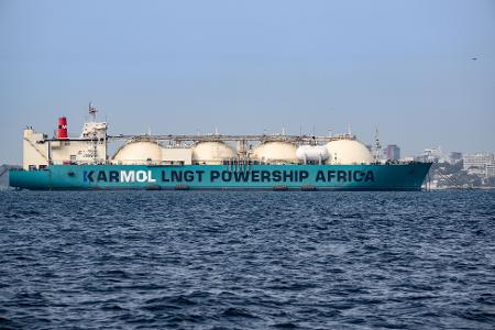 Gas-Frachter vor Dakar an der Küste von Senegal: LNG aus Afrika spielt eine wachsende Rolle. (Archivbild)