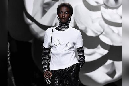 T-Shirts sind jetzt das coolste Layering-Piece