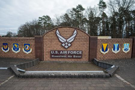 Inwieweit der Luftwaffenstützpunkt Ramstein in Rheinland-Pfalz in die Angriffe verwickelt ist, ist unklar. (Archivbild)