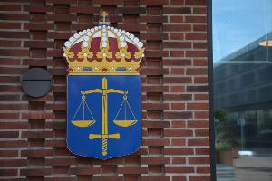 Ein Schwede soll seine Frau zu sexuellen Handlungen mit mehr als 100 Männern gezwungen haben. Jetzt ist Anklage gegen ihn erhoben worden. (Symbolbild)