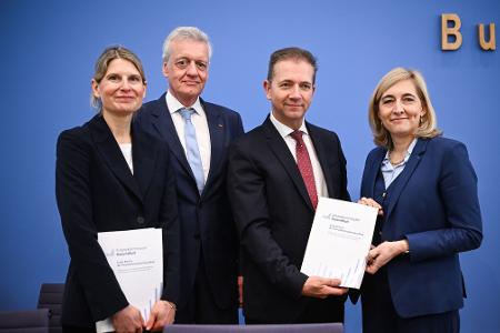 Die Kommission macht Einsparvorschläge von bis zu 42 Milliarden Euro. 