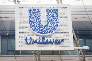 Unilever hat einen vorübergehenden Einstellungsstopp verhängt. 