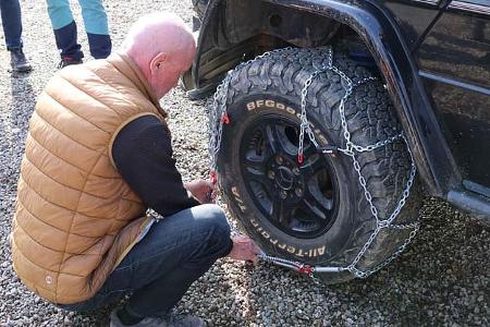 f_Berge-Workshop_Schneeketten