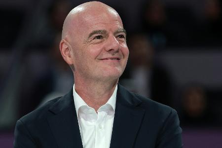 Als Tribünengast: Infantino hält an Irans WM-Teilnahme fest