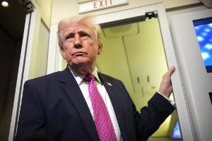 US-Präsident Donald Trump sagt, die Straße von Hormus werde sich nach Abschluss des Militäreinsatzes von allein öffnen. (Archivbild)