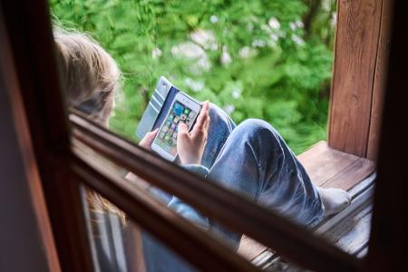 Frankreichs Präsident will ein Verbot sozialer Medien für Kinder und Jugendliche bis 15 Jahre zum nächsten Schuljahr. (Archivbild)