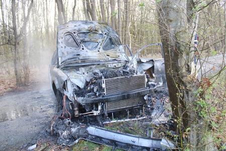 Der VW wurde abgeschleppt. Foto: Polizei Minden-Lübbecke