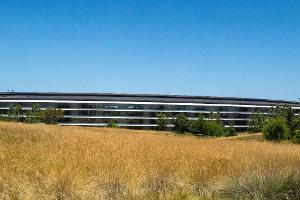 Im weiträumigen Innengelände der ringförmigen Zentrale ist Platz für eine Bühne. (Archivbild)