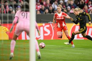 Später Doppelschlag: Bayern im Halbfinale