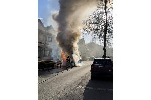 Die Brandbekämpfung wird eingeleitet