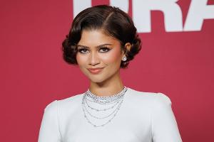 Zendaya überrascht Braut beim Kleiderkauf