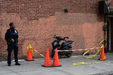  Die Polizei stellte den Roller sicher und wertet Videoaufnahmen aus.