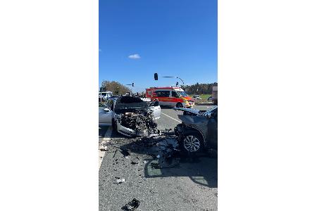Beide Fahrer wurden verletzt.