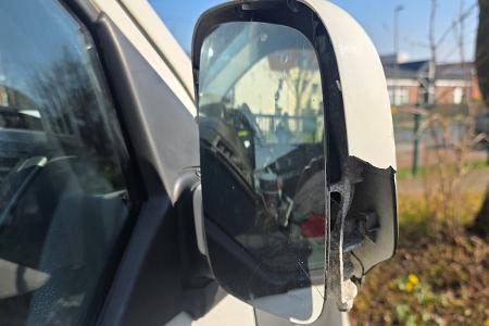 Spiegel erheblich beschädigt / Foto Polizei