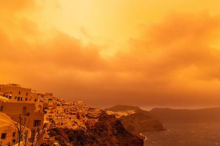 Der Saharastaub sorgt für ein apokalyptisches Bild.