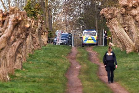 Die Polizei sperrte den Zugang zum Ufer der Insel Poel ab.
