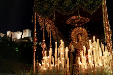 Besonders eindrucksvoll sind die Prozessionen im Süden Spaniens.