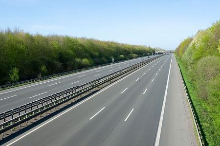 Autobahn leer