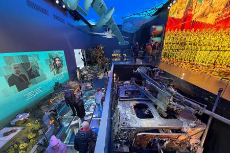 Mit Ausstellungen zum Angriffskrieg gegen die Ukraine will Russlands Machtapparat auch Akzeptanz schaffen für die Soldaten, die wieder in die Gesellschaft zurückkehren.