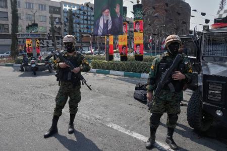 Sicherheitskräfte haben ihre Präsenz seit Kriegsbeginn deutlich verstärkt. (Archivbild)