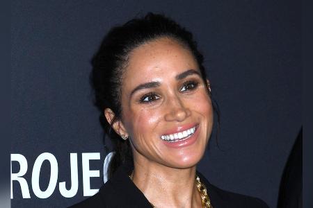 Neues Video von Herzogin Meghan: Prinz Archie lernt Skifahren