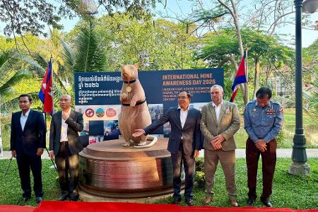 Auch Politiker kamen zur feierlichen Enthüllung.