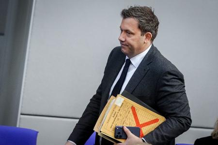 Bundesfinanzminister Lars Klingbeil startet mit mehreren europäischen Kollegen eine Initiative für eine Übergewinnsteuer. (Archivbild)
