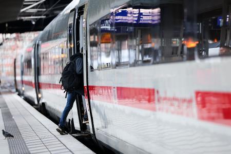 Die Deutsche Bahn verzeichnete 2025 einen Verlust von rund 2,3 Milliarden Euro. (Symbolbild)