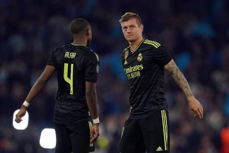 Real vs. FCB: Diese Stars waren bei beiden Teams - Am Dienstagabend (21:00 Uhr) kommt es in der Champions League abermals zum Giganten-Treffen zwischen Real Madrid und dem FC Bayern. Elf prominente Namen waren in ihrer Karriere für die beiden Top-Klubs aus Spanien und Deutschland aktiv: