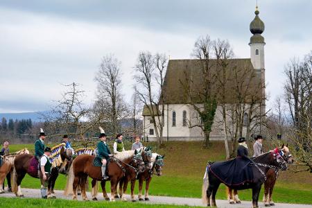 Traunsteiner Georgiritt: Traditionelle Pferdewallfahrt in Bayern