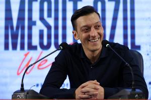 Elisa ist da: Mesut Özil ist zum dritten Mal Vater geworden