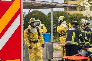 Der Fund eines Fläschchens mit der Aufschrift "Polonium 210" in Vaihingen an der Enz hat einen Großeinsatz von Feuerwehr und Polizei ausgelöst.