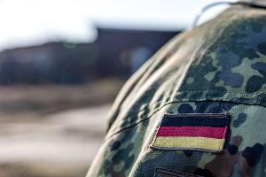 Die Bundeswehr will Bescheid wissen, wo sich mögliche Wehrdienstleistende aufhalten. (Symbolbild)