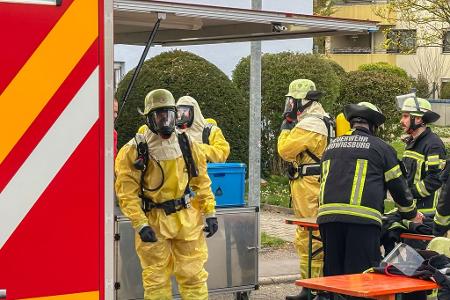 Zwei Männer hatten in dem Garten am Ortsrand Ostereier gesucht, als sie das weiße Kunststofffläschchen mit rotem Deckel fanden. 