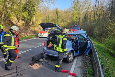 Die drei Insassen des Kleinwagen wurden verletzt