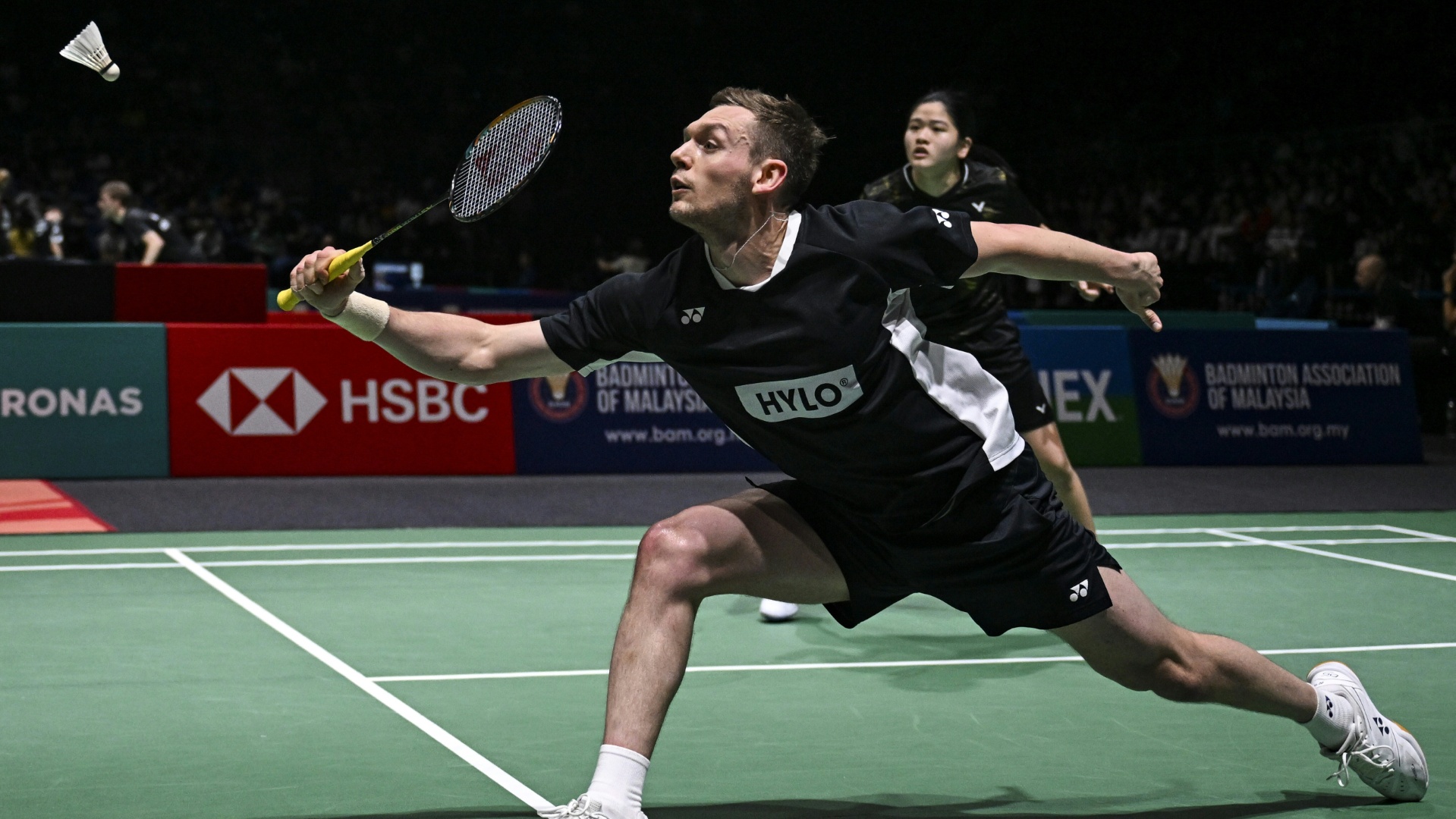 European Badminton Championships: Seidel and Nguyen Advance to Quarter-finals