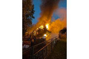 Brennende Gartenhütte Foto: Feuerwehr Essen