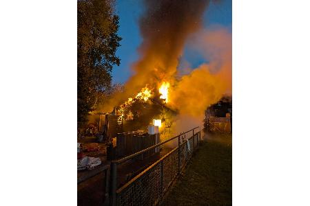 Brennende Gartenhütte Foto: Feuerwehr Essen