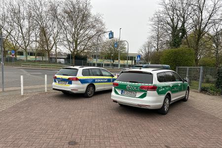 Einsatzfahrzeuge von Zoll und Ordnungsamt