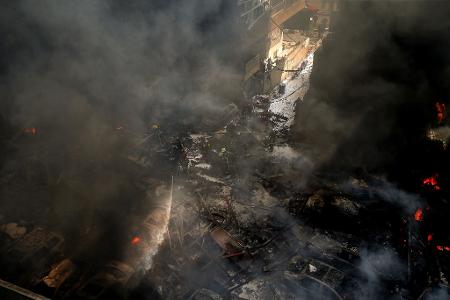 Bei israelischen Luftangriffen im Libanon sind nach libanesischen Angaben mehr als 100 Menschen getötet worden. 