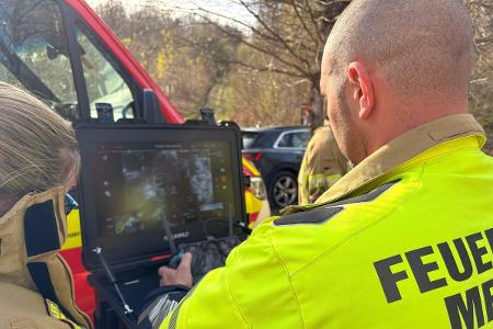 Mit der Wärmebildkamera der Drohne suchte die Feuerwehr nach Glutnestern - Quelle: Feuerwehr Menden