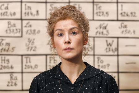 Rosamund Pike als Marie Curie