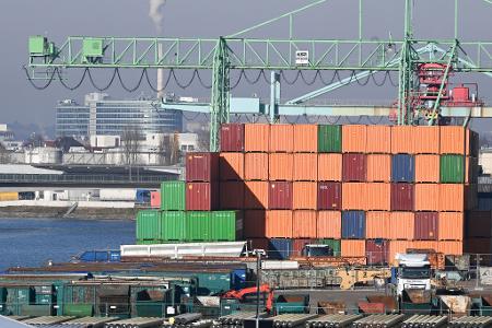 Deutschlands Exporteure haben nach dem Dämpfer zu Jahresbeginn im Februar wieder bessere Geschäfte gemacht. (Archivbild)