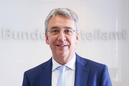 Kartellamtschef Andreas Mundt erwartet sinkende Spritpreise. (Archivbild) 