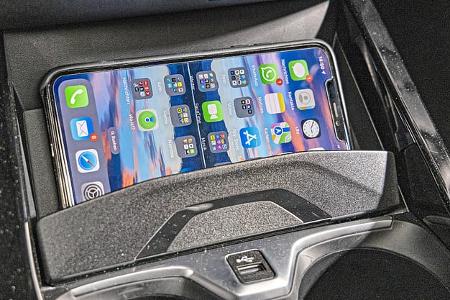 BMW 2er Gran Coupé, Smartphone-Ladeschale