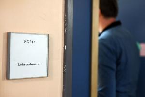 Die Polizei führt Opfer nur dann als Lehrkräfte in ihrer Statistik auf, wenn ein sachlicher Zusammenhang zwischen der Straftat und der beruflichen Tätigkeit besteht. (Symbolbild)